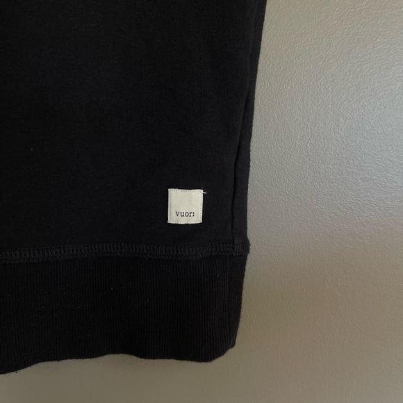 Vuori Cleo Sweatshirt Black Funnelneck Size Small Casual Comfortable Athletic - Picture 10 of 16